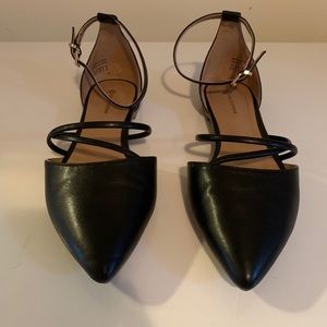 4/10$ 💙 Call it spring flats